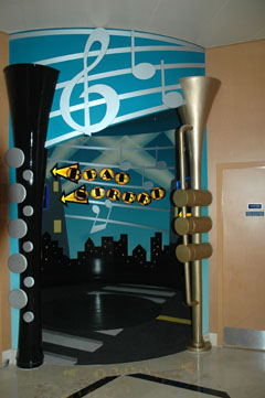 entrance-to-beat-street