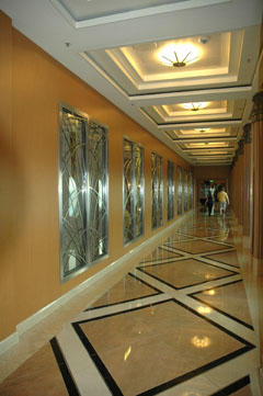 corridor-outside-lumieres